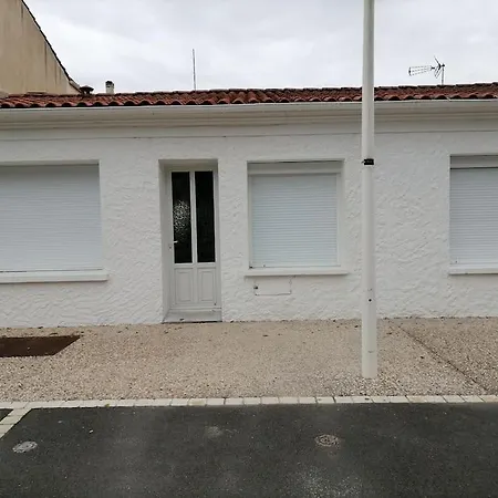 Chez Frederique Nyaraló *